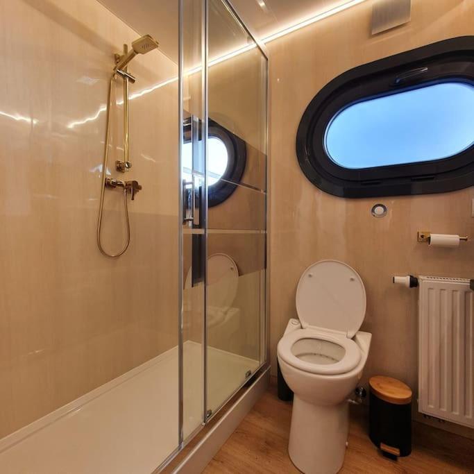 Hotel Modern, Brand New Houseboat Near Amsterdam à Monnickendam Extérieur photo